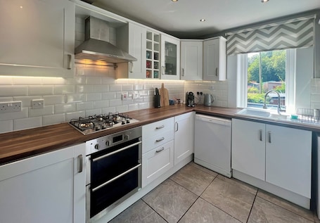 冰箱、洗碗机、电热水壶、烤面包机