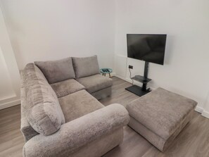 Living area - 69 Ffordd Y Meillion (Llanelli)