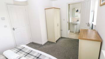 Cottage | 3 bedrooms, free WiFi, individually decorated, individually furnished
