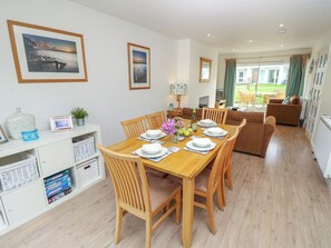 Dining - Whitfield 16 (Yarmouth)