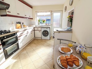 Cookware/dishes/utensils