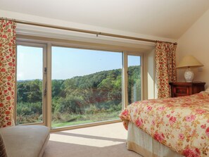 3 habitaciones, decoración personalizada y muebles diferentes