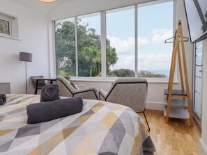 1 chambre, décor unique, ameublement unique