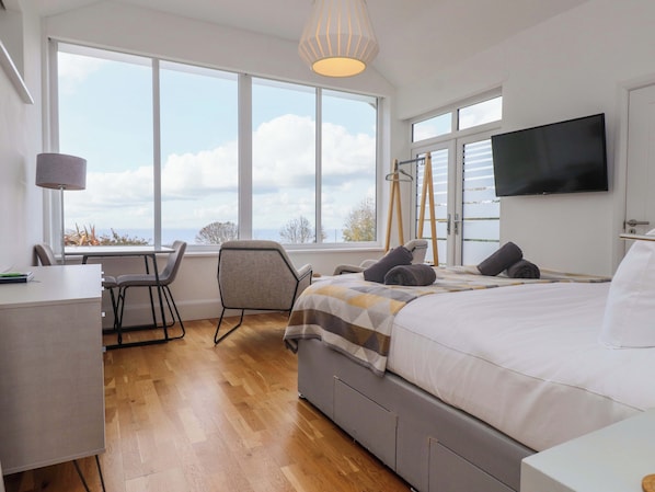 1 habitación, decoración personalizada y muebles diferentes