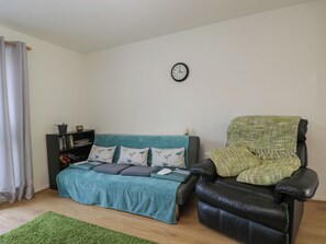 Living area - 5 Mayfield (Marlborough)