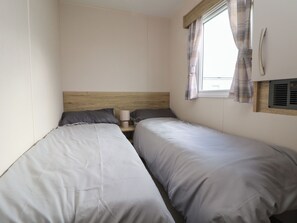 3 bedrooms, individually decorated, individually furnished, free WiFi - Herrylock (Rhyl)