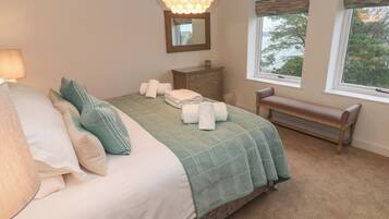 2 quartos, individualmente decorados, individualmente mobiliados