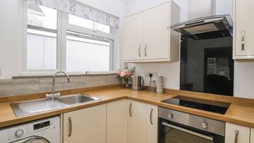 Fridge, cookware/dishes/utensils