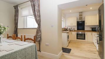 Fridge, cookware/dishes/utensils