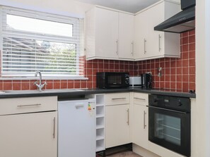 Fridge, electric kettle, toaster, cookware/dishes/utensils - Mutley Hall (Chichester)