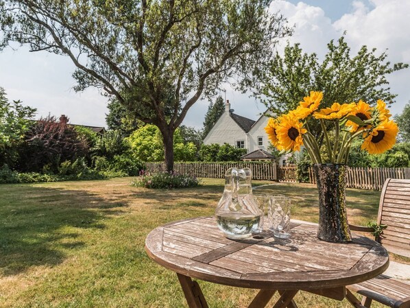 Terrace/patio - October House Holiday Cabin (Fordingbridge)