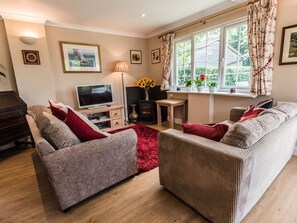 Living area - October House Holiday Cabin (Fordingbridge)