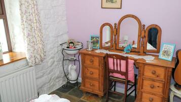 2 bedrooms, individually decorated, individually furnished, free WiFi