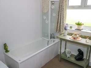 Shower - Gort Farm Cottage (Carrick-on-Shannon)
