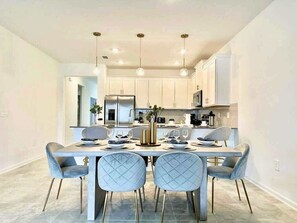 Dining - Family Fun Getaway | Clubhouse, Waterpark & Disney Nearby (Davenport)