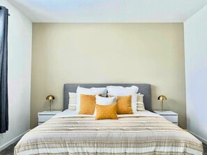 3 makuuhuonetta, silitysrauta/-lauta, vauvan matkasänky, Wi-Fi