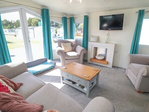 Living area - 13 Gosling (Scarborough)