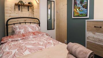 3 makuuhuonetta, yksilöllisesti sisustettu, yksilöllisesti kalustettu