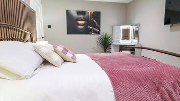 Cottage | 3 bedrooms, individually decorated, individually furnished, free WiFi
