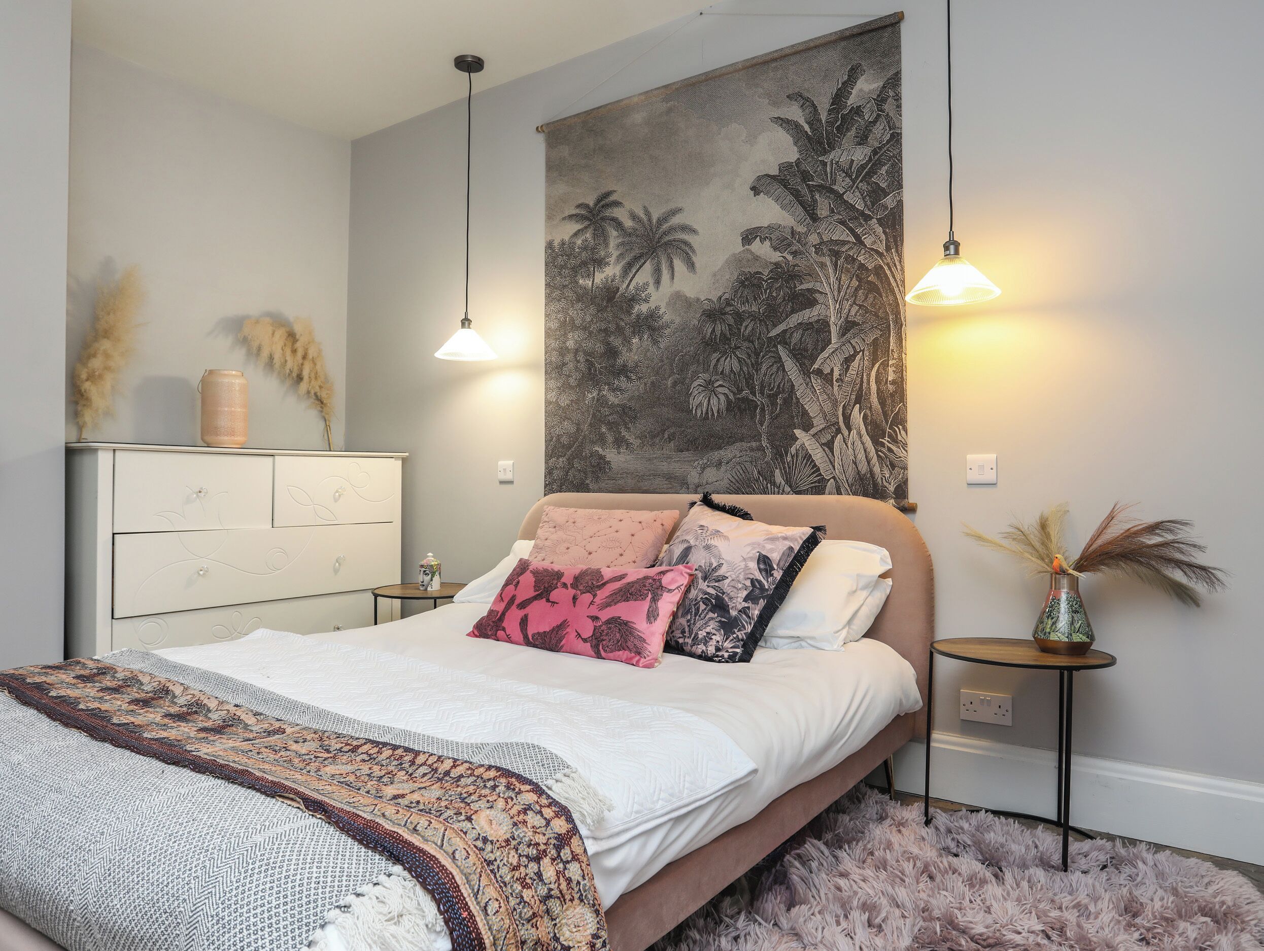 4 quartos, individualmente decorados, individualmente mobiliados