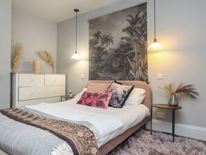 4 bedrooms, individually decorated, individually furnished, free WiFi - Gweryl Lodge (Conwy)