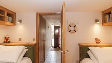 3 bedrooms, individually decorated, individually furnished, free WiFi