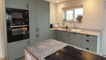 Fridge, dishwasher, electric kettle, cookware/dishes/utensils