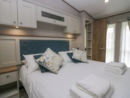 2 habitaciones, decoración personalizada y muebles diferentes 