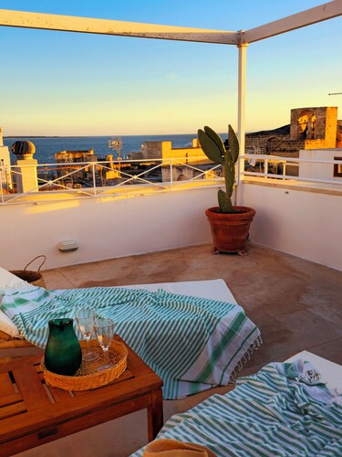 Palazzo Dolce Vita - Sea view terrace,free parking,pets allowed, family&friends.