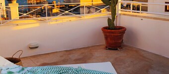 Palazzo Dolce Vita - Sea view terrace,free parking,pets allowed, family&friends.