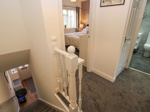 3 quartos, individualmente decorados, individualmente mobiliados