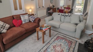 A cozy living room with two sofas, a coffee table, and a rug. - Skyelands (Wooler)