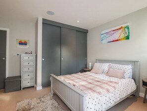 2 bedrooms, individually decorated, individually furnished, free WiFi