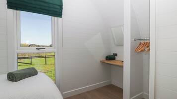 2 bedrooms, individually decorated, individually furnished