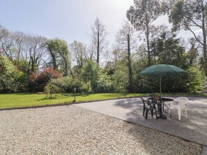 Outdoor dining - Mill House (Moville)
