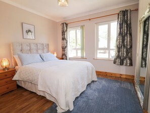 5 bedrooms, individually decorated, individually furnished, free WiFi - Mill House (Moville)