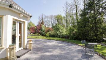 Cottage | Outdoor dining