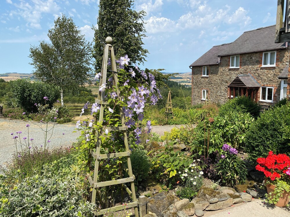 Hope Park Farm Holiday Cottages image