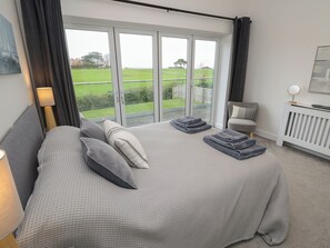 4 bedrooms, individually decorated, individually furnished, free WiFi - Low Tide Loft (Freshwater)