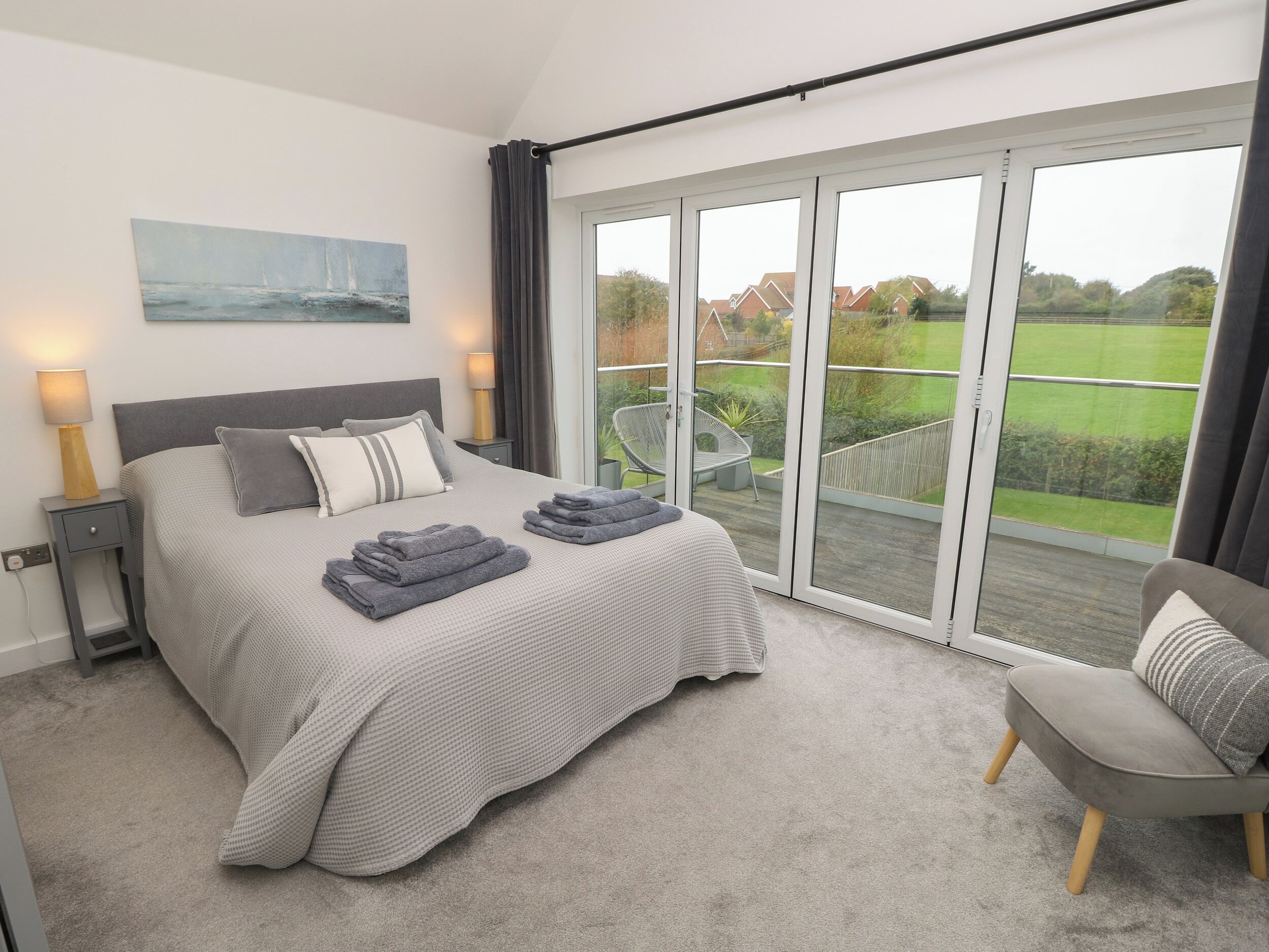 4 bedrooms, individually decorated, individually furnished, free WiFi