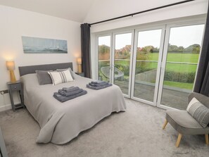 4 bedrooms, individually decorated, individually furnished, free WiFi - Low Tide Loft (Freshwater)