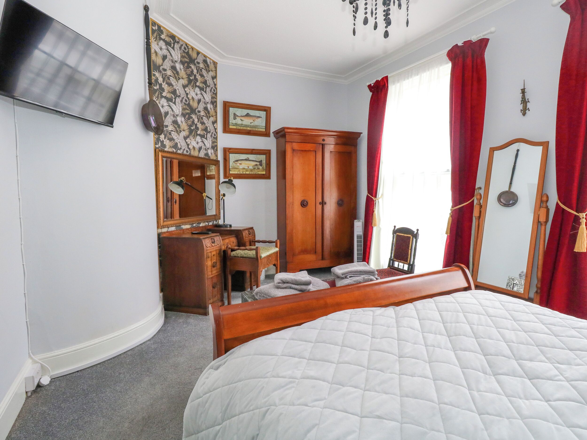 2 bedrooms, individually decorated, individually furnished, free WiFi