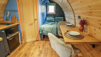 1 bedroom, individually decorated, individually furnished, free WiFi