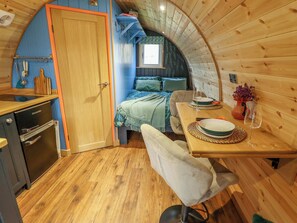 1 habitación, decoración personalizada y muebles diferentes 