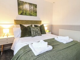 2 bedrooms, individually decorated, individually furnished, free WiFi