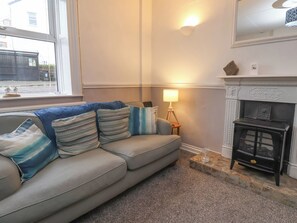 Living area - Charleston Cottage (Bridport)