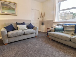 Living area - Charleston Cottage (Bridport)