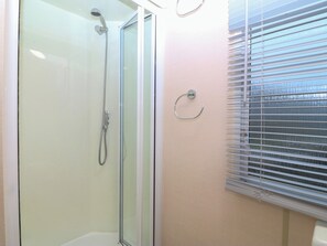 Shower - Magnum (Caernarfon)