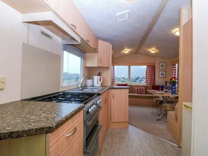 Fridge, electric kettle, toaster, cookware/dishes/utensils - Magnum (Caernarfon)