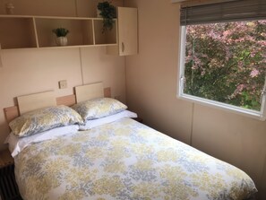 2 bedrooms, individually decorated, individually furnished - Magnum (Caernarfon)